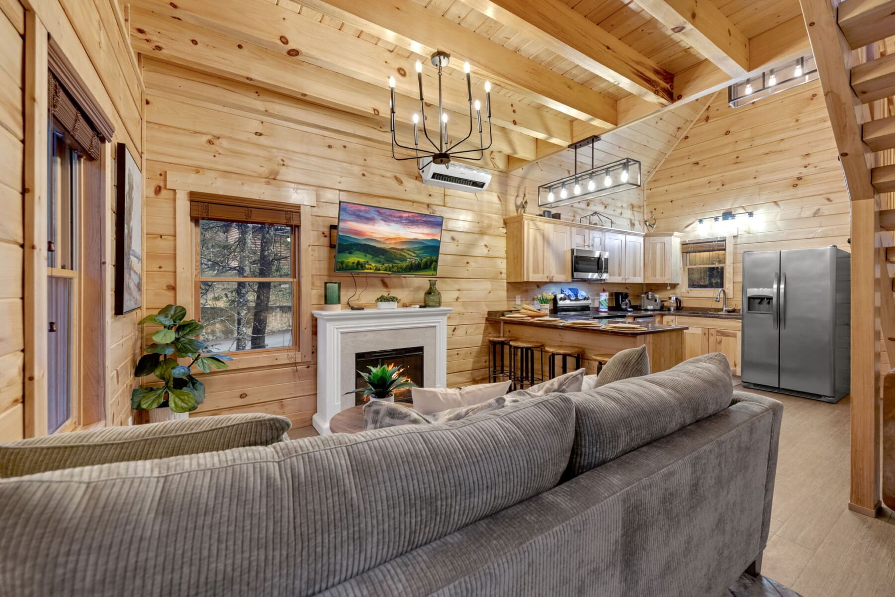 Knock On Wood Treehouse | Pigeon Forge Cabin